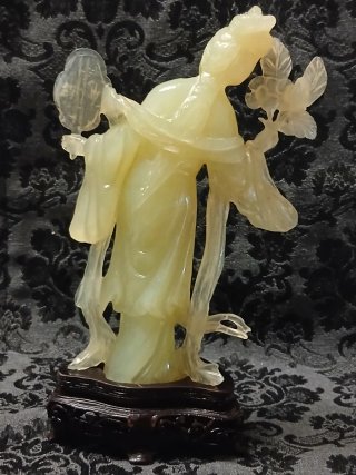 Statua geisha in giada