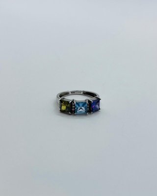 ANILLO 3 PIEDRAS DE COLORES PLATA 925. Peso: 2.12