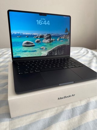 MacBook Air M4 13” 16/256gb