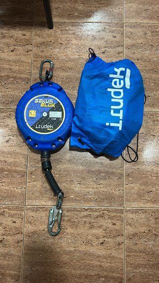 Arnés de seguridad para trabajo en alturas
