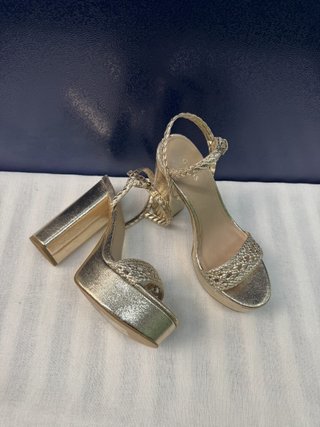 Sandalias plataforma Guess trenzadas – Dorado,