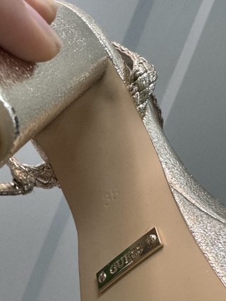 Sandalias plataforma Guess trenzadas – Dorado,