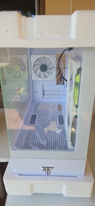 Torre PC Blanca Vacía
