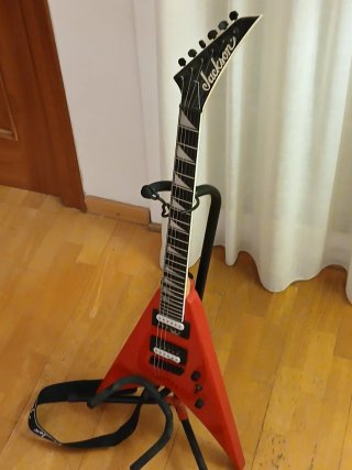 Guitarra Eléctrica Jackson Roja y amplificador