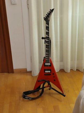 Guitarra Eléctrica Jackson Roja y amplificador