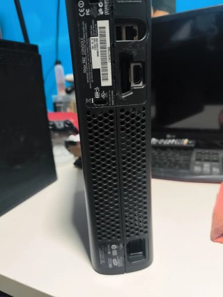 Xbox 360 y un mando