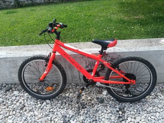 Bicicleta infantil rossa ATRACTOR