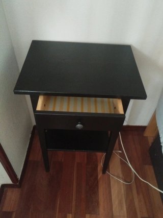 Mesita de noche Ikea madera negra