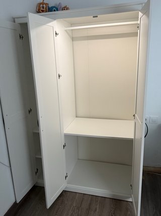 Armario de habitación de madera blanco