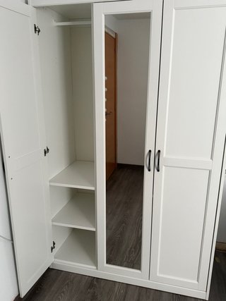 Armario de habitación de madera blanco