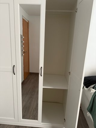 Armario de habitación de madera blanco