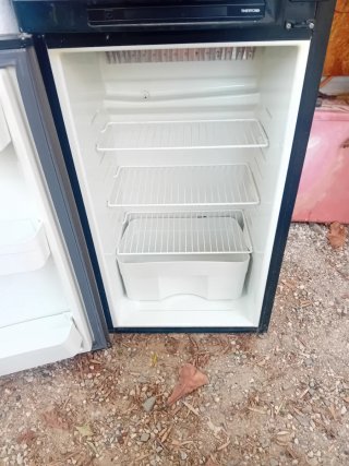 Nevera Trivalente para Piezas. Enfría muy poco