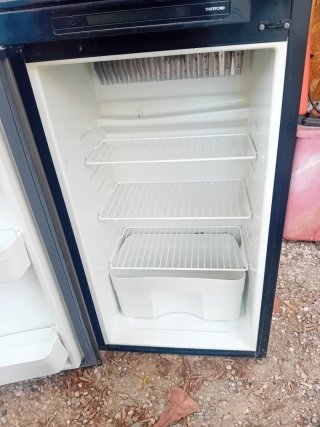 Nevera Trivalente para Piezas. Enfría muy poco