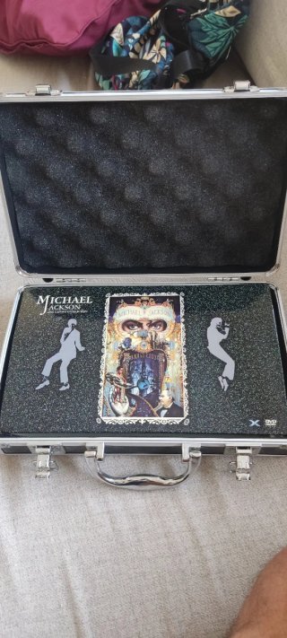 Michael Jackson Colección 33 DVDs + 2 CDs Maletín