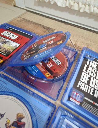 Confezione 4 Giochi PS4: RDR2, TLOU2, Ghost e KH