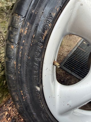 Llantas Mercedes con neumáticos y caja de cambios