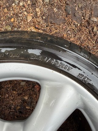 Llantas Mercedes con neumáticos y caja de cambios