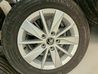 1 Llanta Volkswagen Golf  R15 regalo neumático