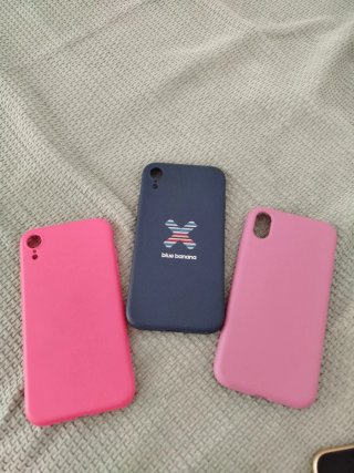 iPhone XR , 64gigas amarillo y libre, 3 fundas