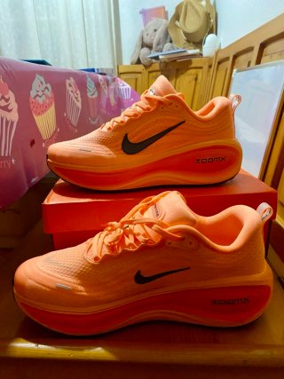 Nike Vomero ZoomX Naranja Talla 44 Nuevas