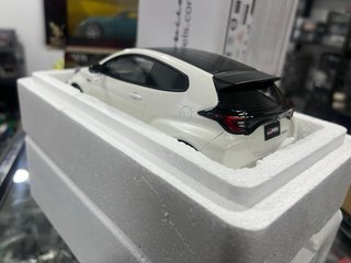 Miniatura Carro Toyota GR Yaris Branco Otto 1/18