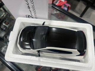 Miniatura Carro Toyota GR Yaris Branco Otto 1/18
