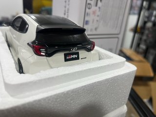 Miniatura Carro Toyota GR Yaris Branco Otto 1/18