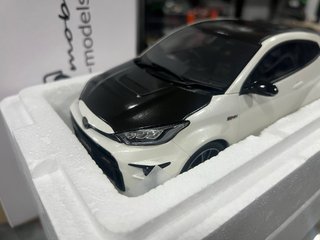 Miniatura Carro Toyota GR Yaris Branco Otto 1/18