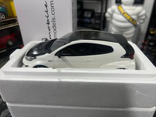 Miniatura Carro Toyota GR Yaris Branco Otto 1/18