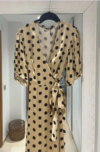 Vestido largo cruzado Zara lunares beige