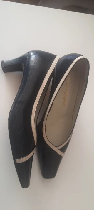 Zapatos de piel.