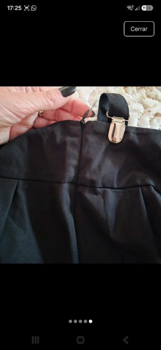 Falda negra gótica