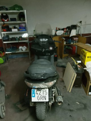 Kymco 500 Maxi Scooter Negra