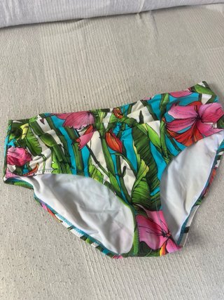 Bikini estampado floral tropical