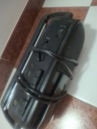 Radio Cassette Negra Portátil