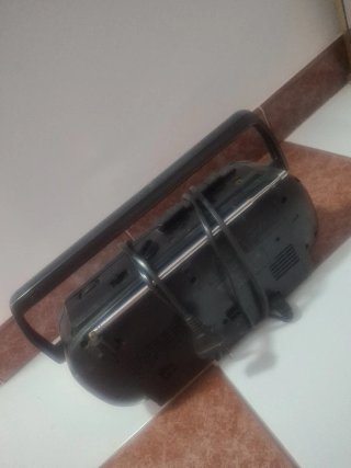 Radio Cassette Negra Portátil
