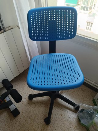 Silla de escritorio Ikea azul y negra