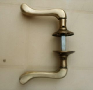 Manilla de puerta.