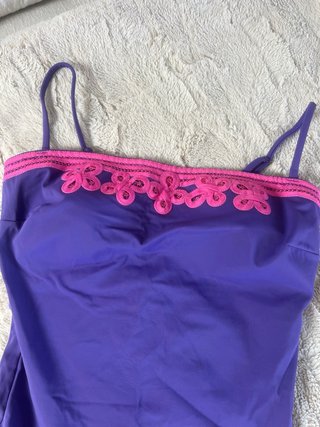 Bañador morado con detalle rosa