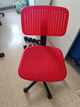 Silla de escritorio roja Ikea