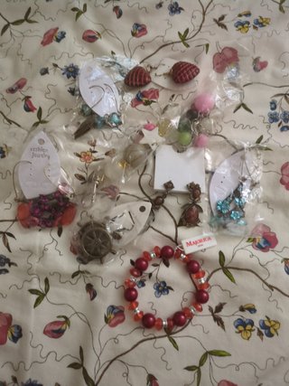 Conjunto de pendientes y pulseras