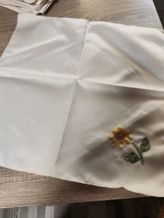 Mantelería y 10 servilletas girasoles