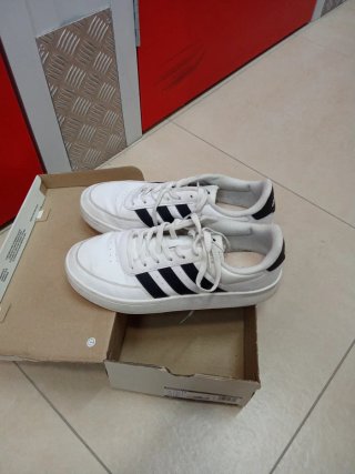 Zapatillas Adidas Blancas y Negras