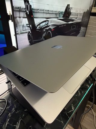 MacBook Pro 2020 + Paq Office/Adobe