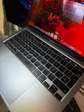 MacBook Pro M1 13" + Paquete Adobe/Office