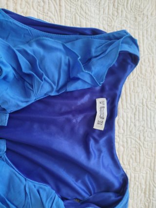 Vestido azul Pull&Bear con volantes