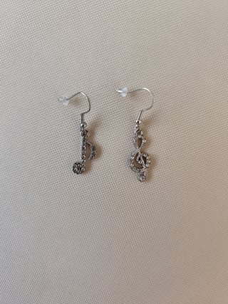 Pendientes plateados con notas musicales - Nuevos