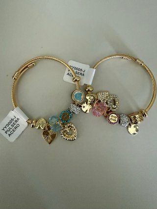 Pulseras tipo Pandora doradas con dijes