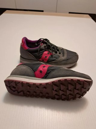 Zapatillas Saucony grises y rosas