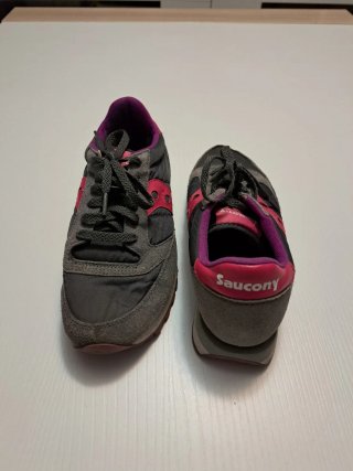 Zapatillas Saucony grises y rosas
